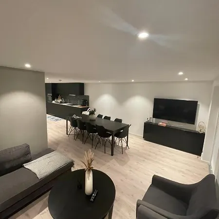 Moderne Hytte Rett Ved Sjoen, Familievennlig Beliggenhet I Aros * Kristiansand