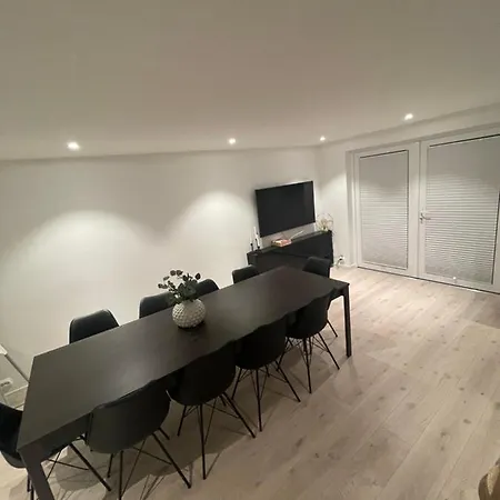Holiday home Moderne Hytte Rett Ved Sjoen, Familievennlig Beliggenhet I Aros *