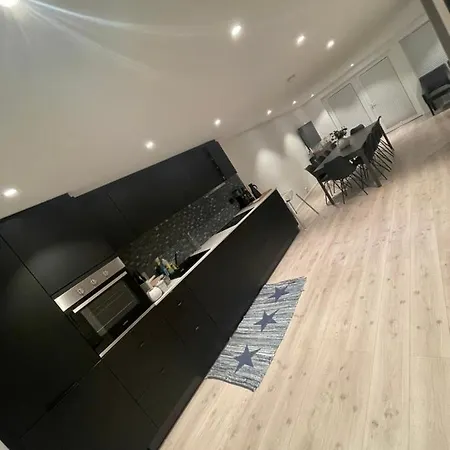 Moderne Hytte Rett Ved Sjoen, Familievennlig Beliggenhet I Aros Holiday home Kristiansand