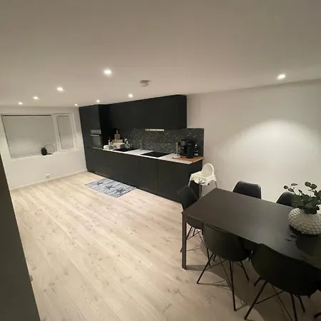 Moderne Hytte Rett Ved Sjoen, Familievennlig Beliggenhet I Aros *