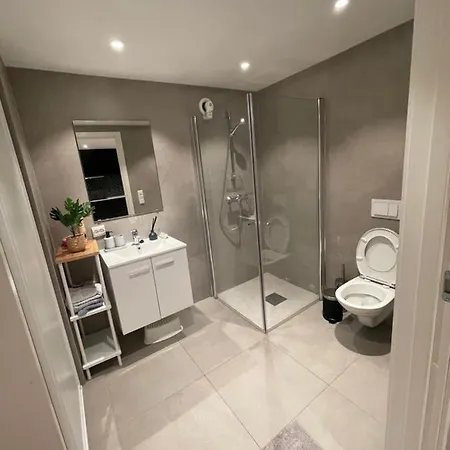 Moderne Hytte Rett Ved Sjoen, Familievennlig Beliggenhet I Aros Holiday home